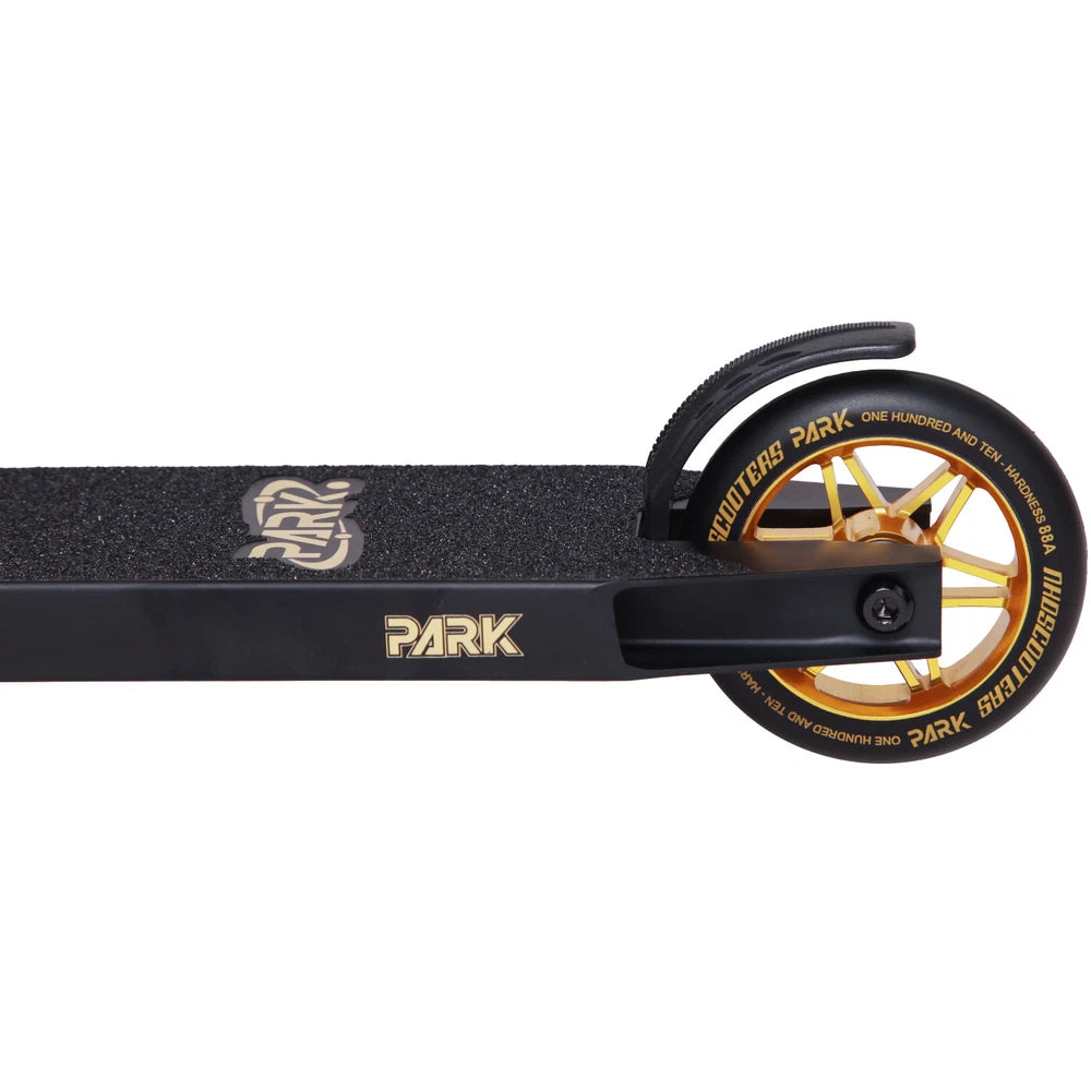 NKD Park Stuntstep Zwart Goud 84cm