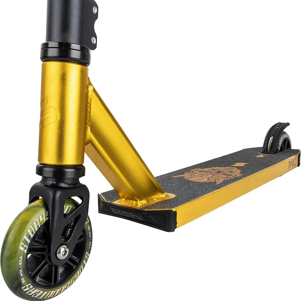 Story / NKD Diablo 2025 V2 Stuntstep Goud Zwart 78.5cm