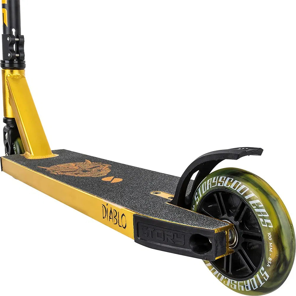 Story / NKD Diablo 2025 V2 Stuntstep Goud Zwart 78.5cm